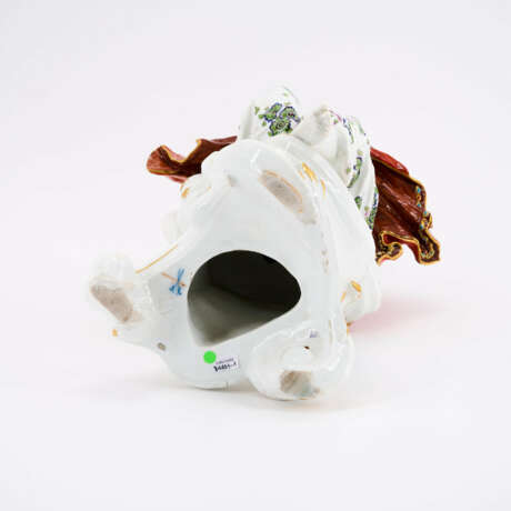 LARGE PORCELAIN FIGURINE OF EUTERPE - photo 6