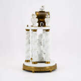 EXCEPTIONAL PORCELAIN PENDULUM WITH CUPID UNDER BALDACHIN - photo 4