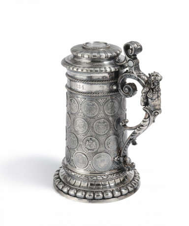 MAGNIFICENT SILVER COIN-COBERED TANKARD FOR TRAVELLING MARSHAL FERDINAND VON STEUBER AS A GIFT FRIM THE EMPRESS OF RUSSIA AMONGST OTHERS - фото 1