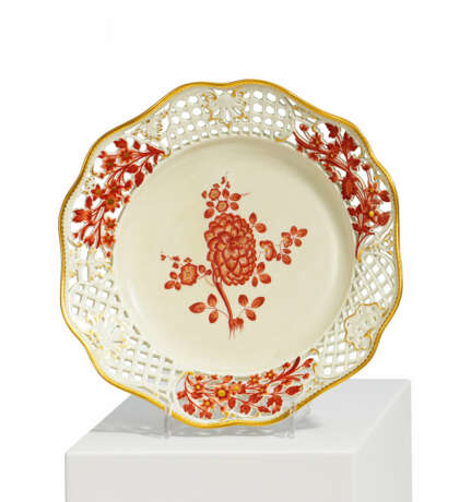 PORCELAIN DESSERT PLATE FROM SO-CALLED "MÖLLENDORFF-SERVICE" - фото 1