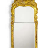 WOODEN MIRROR WITH ROCAILLE CROWNING - photo 1