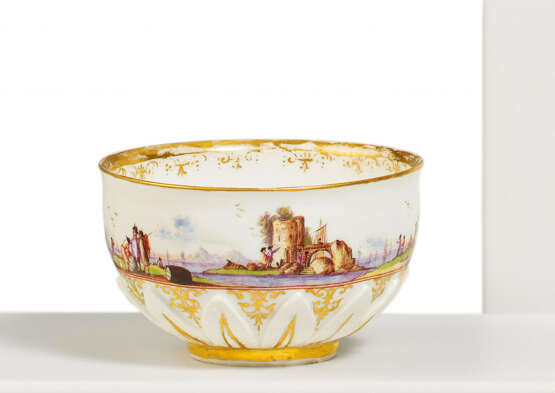 PORCELAIN TEA BOWL WITH CIRCUMFERENTIAL SHOPPING TRIP SCENE - photo 1