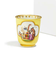 Becher mit gelbem Fond und Chinoiserien