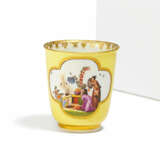 Becher mit gelbem Fond und Chinoiserien - Foto 1