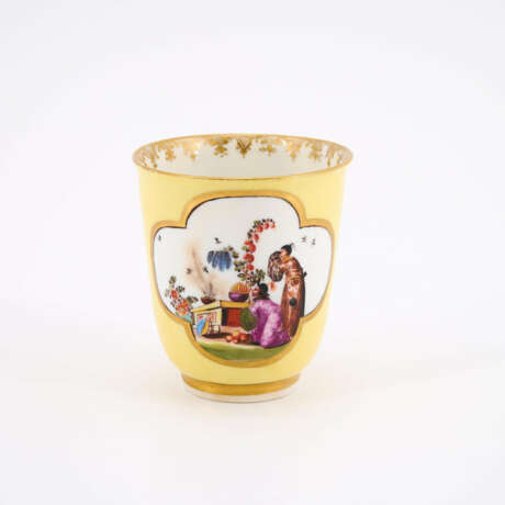 Becher mit gelbem Fond und Chinoiserien - Foto 3