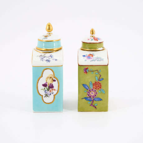 PORCELAIN TEA CADDY WITH GREEN & TEA CADDY WITH TURQUOISE GROUND AND FLORAL CARTOUCHES - photo 2