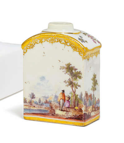 PORCELAIN TEA CADDY WITH CIRCUMFERENTIAL RIVERSCAPE AND MERCHANT SCENES - photo 1