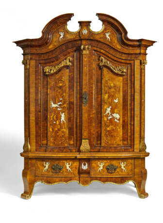 WOODEN MUSEUM CUPBOARD WITH HUNTING SCENE - photo 1