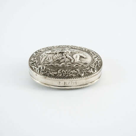 SILVER OVAL BOX WITH MUSICIAN AND SEA GOD ON HIPPOCAMPUS - photo 5
