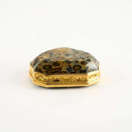 TABATIERE IN CARTOUCHE FORM - photo 3