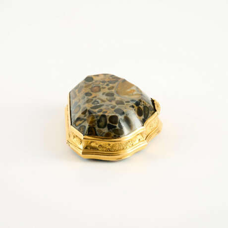 TABATIERE IN CARTOUCHE FORM - photo 4