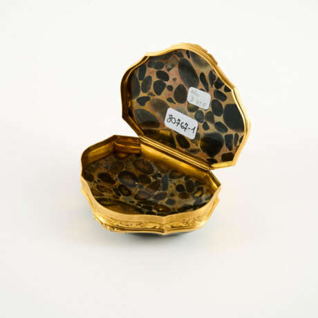 TABATIERE IN CARTOUCHE FORM - photo 6