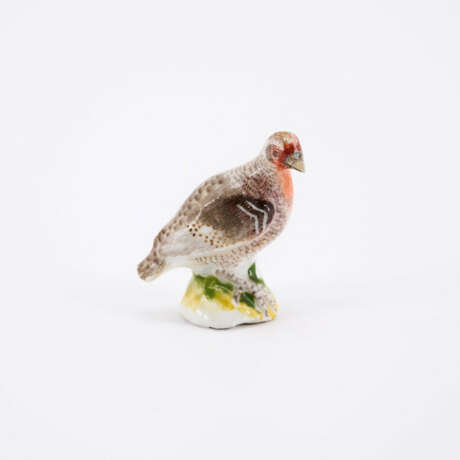 THREE MINIATURE PORCELAIN BIRDS - фото 15