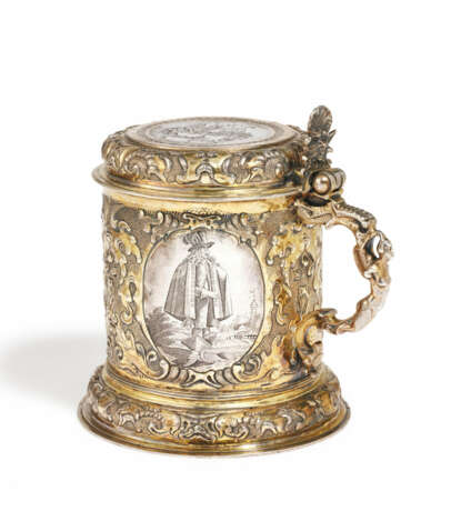 LARGE SILVER LIDDED TANKARD WITH FINELY ENGRAVED COSTUME FIGURES AND ALLIANCE COAT OF ARMS - photo 1