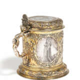 LARGE SILVER LIDDED TANKARD WITH FINELY ENGRAVED COSTUME FIGURES AND ALLIANCE COAT OF ARMS - photo 2
