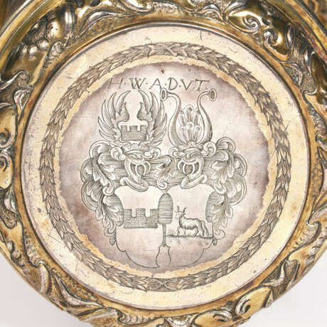 LARGE SILVER LIDDED TANKARD WITH FINELY ENGRAVED COSTUME FIGURES AND ALLIANCE COAT OF ARMS - photo 3