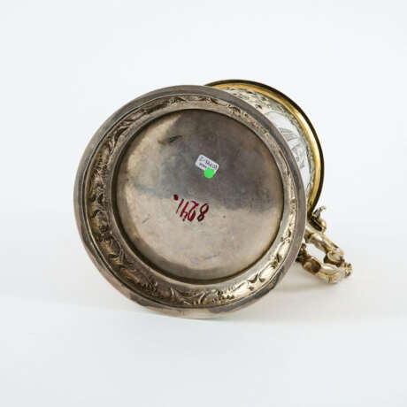 LARGE SILVER LIDDED TANKARD WITH FINELY ENGRAVED COSTUME FIGURES AND ALLIANCE COAT OF ARMS - photo 7