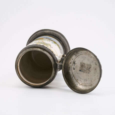 LARGE "WALZENKRUG" TANKARD WITH HUNTER - photo 6