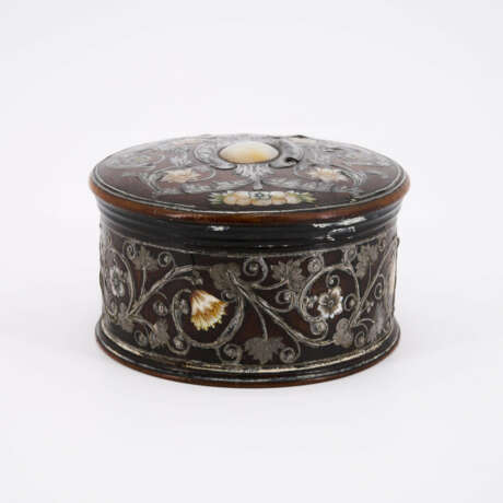 RARE WALNUT BOX WITH TIN AND MOTHER-OF-PEARL INLAYS - photo 3