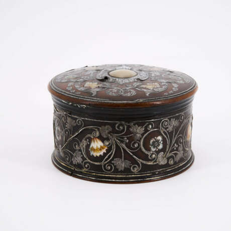 RARE WALNUT BOX WITH TIN AND MOTHER-OF-PEARL INLAYS - photo 5