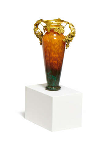 GLASS VASE WITH MOUNTING OF LILAC BRANCHES - photo 1