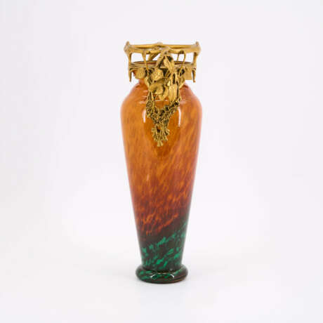 GLASS VASE WITH MOUNTING OF LILAC BRANCHES - photo 2