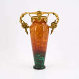 GLASS VASE WITH MOUNTING OF LILAC BRANCHES - photo 3