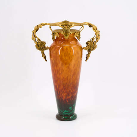 GLASS VASE WITH MOUNTING OF LILAC BRANCHES - photo 5