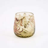 SMALL GLASS VASE WITH CHRYSANTHEMUMS - photo 2
