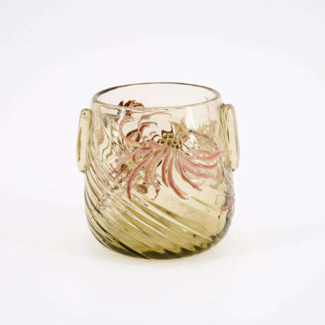 SMALL GLASS VASE WITH CHRYSANTHEMUMS - photo 3