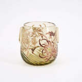 SMALL GLASS VASE WITH CHRYSANTHEMUMS - photo 5