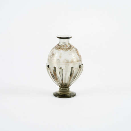 SMALL GLASS VASE WITH SMALL LAKE AND FISHERMAN - photo 2