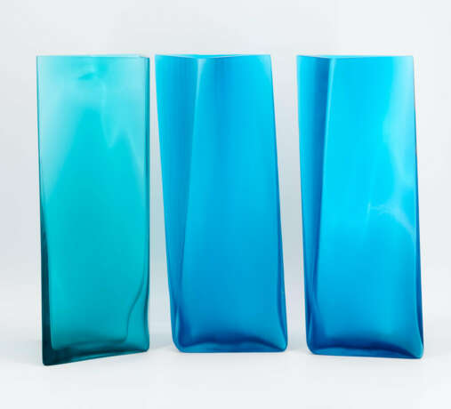 THREE LARGE GLASS VASES "ROSETTA, GHIACCIO, VELATO" - photo 2