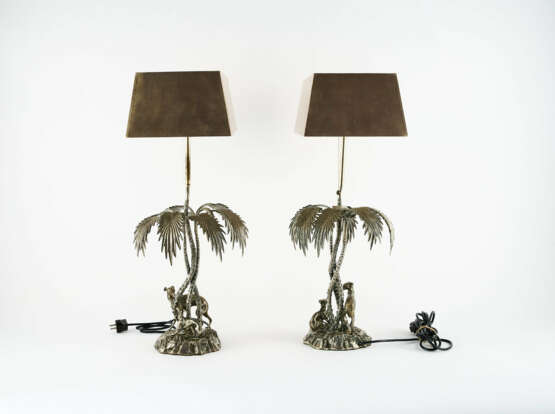 PAIR OF UNIQUE METAL TABLE LAMPS WITH PALM TREES AND GREYHOUNDS - photo 3