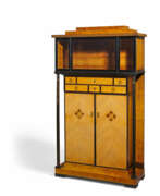 Produktkatalog. Vitrinenschrank