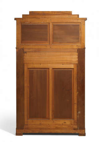 WOODEN DISPLAY CABINET - photo 3