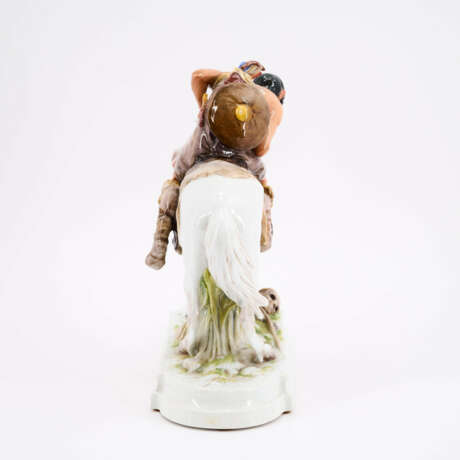 PORCELAIN FIGURINE OF A HUN ON HORSE - photo 3