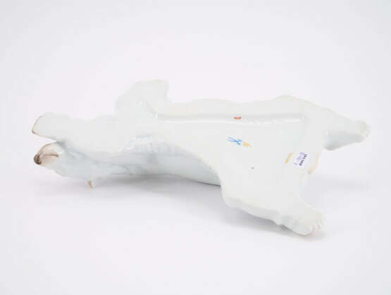 PORCELAIN FIGURINE OF A SLEEPING POLAR BEAR - photo 6
