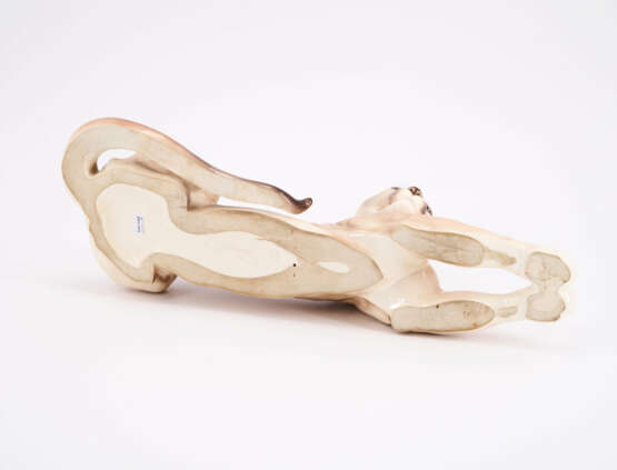PORCELAIN FIGURINE OF A LYING PUMA - photo 5