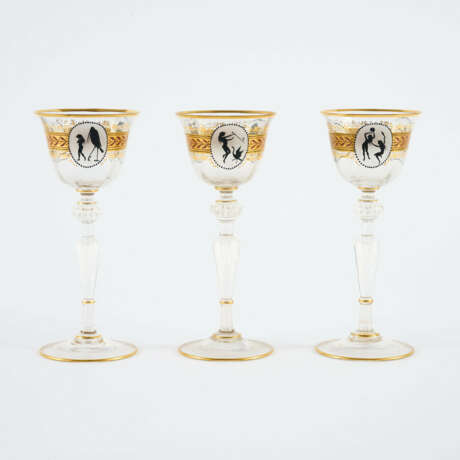 SEQUENCE OF TWELVE STEMWARE GLASSES WITH SHADOW CRACKLE DEPICTIONS - photo 2