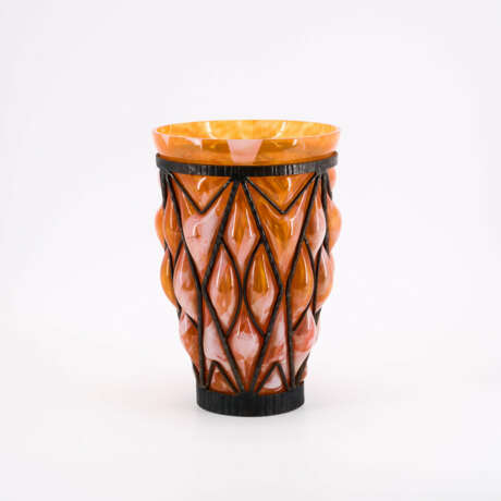 LARGE PORCELAIN VASE WITH IRON MOUNTING - фото 1