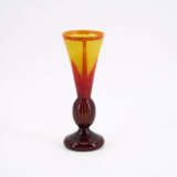 SMALL GLASS VASE WITH FUNNEL-SHAPED NECK 'FEUILLES DE TABAC' - photo 4