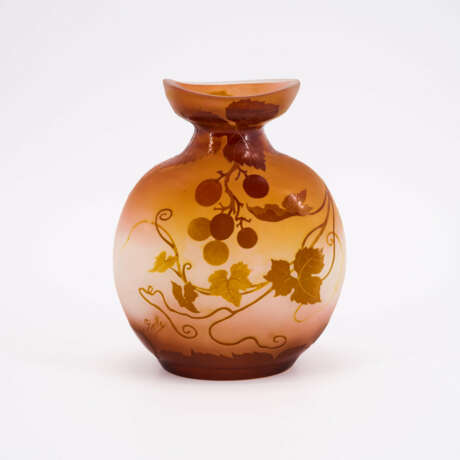 GLASS VASE WITH VINES - photo 5