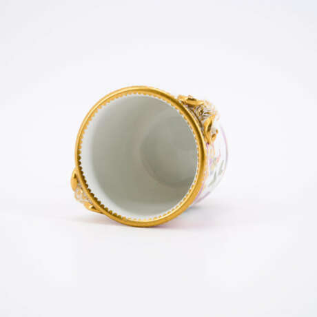 SMALL PORCELAIN CACHEPOT WITH BIRD MOTIFS AND PURPLE SCALE PATTERN - photo 6