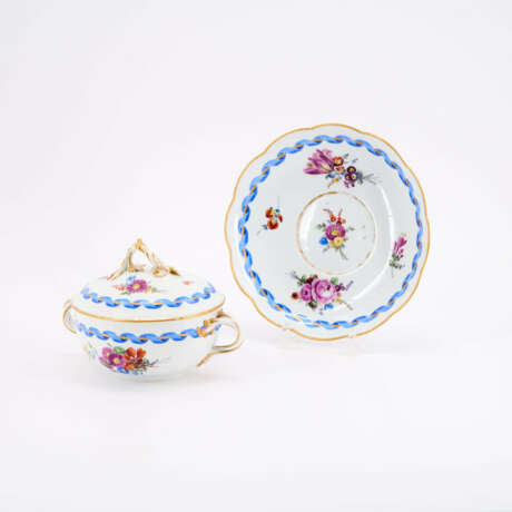 PORCELAIN ÉCUELLE & SAUCER WITH BLUE BOW AND 'GERMAN' FLOWERS - photo 1