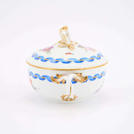 PORCELAIN ÉCUELLE & SAUCER WITH BLUE BOW AND 'GERMAN' FLOWERS - photo 3