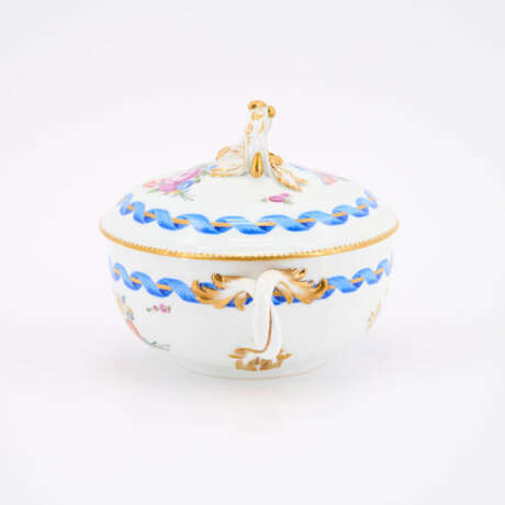 PORCELAIN ÉCUELLE & SAUCER WITH BLUE BOW AND 'GERMAN' FLOWERS - photo 5