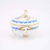 PORCELAIN ÉCUELLE & SAUCER WITH BLUE BOW AND 'GERMAN' FLOWERS - photo 5