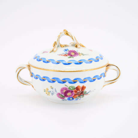 PORCELAIN ÉCUELLE & SAUCER WITH BLUE BOW AND 'GERMAN' FLOWERS - photo 6