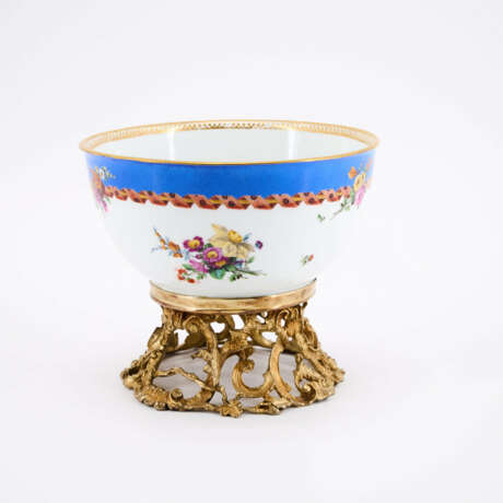PORCELAIN SLOP BOWL WITH FLOWERS - photo 3